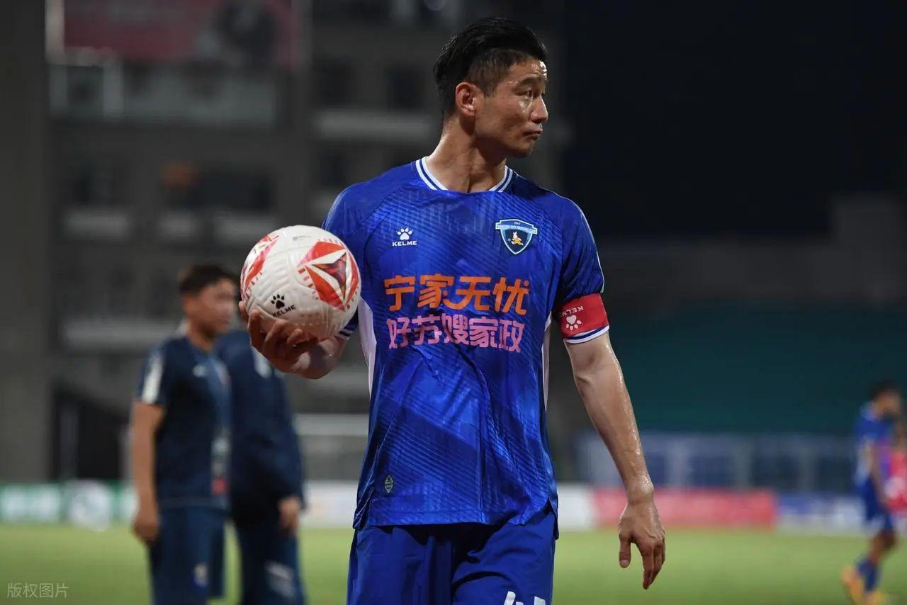 九游会J9官网-鲁能王牌功勋正式离开俱乐部，曾是国足全能球员，表现可圈可点